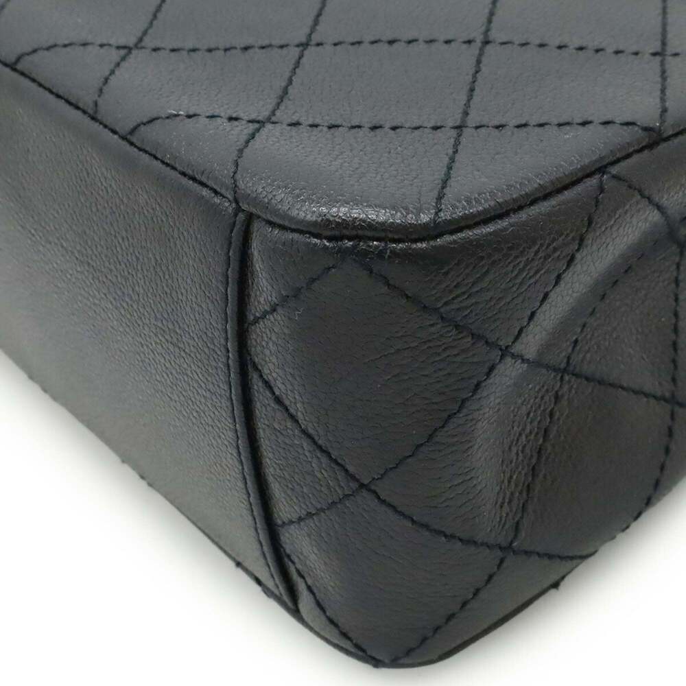 CHANEL Black Leather Shoulder Bag - Picture 4 of 10